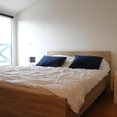 Apartment Avec Mezzanine, Balcon Et Parking Proche Et Centre, La Rochelle - Fr-1-246-211