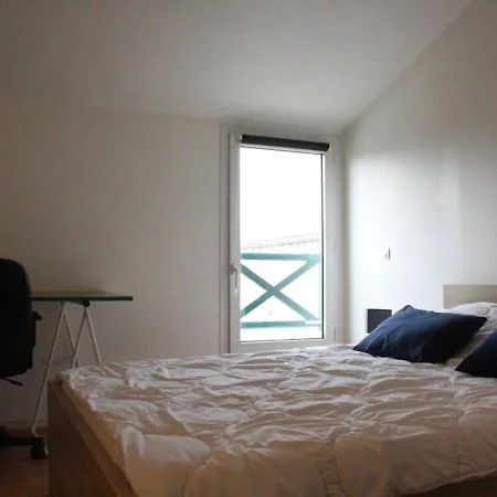 Avec Mezzanine, Balcon Et Parking Proche Et Centre, - Fr-1-246-211 * Λα Ροσέλ