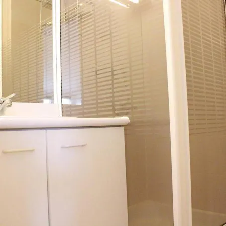 Avec Mezzanine, Balcon Et Parking Proche Et Centre, - Fr-1-246-211 * Λα Ροσέλ